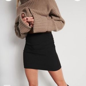 **SOLD**NWT Dynamite Black mini skirt size Small